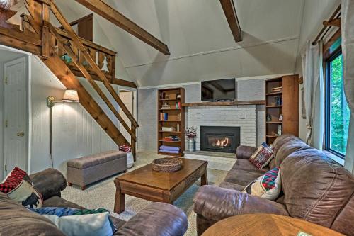 Pocono Lake House Near Skiing and Kalahari Resort!