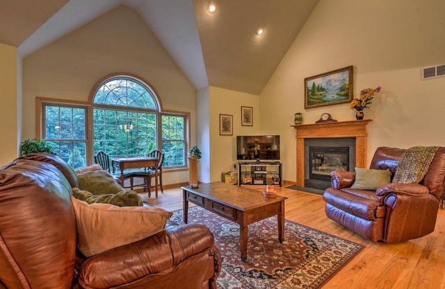 Pocono Mountain Home with 3 Community Lakes!