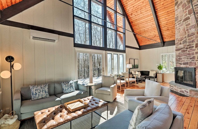 Pocono Retreat w Hot Tub, Sauna, Fire Pit, Peloton, and Billiards