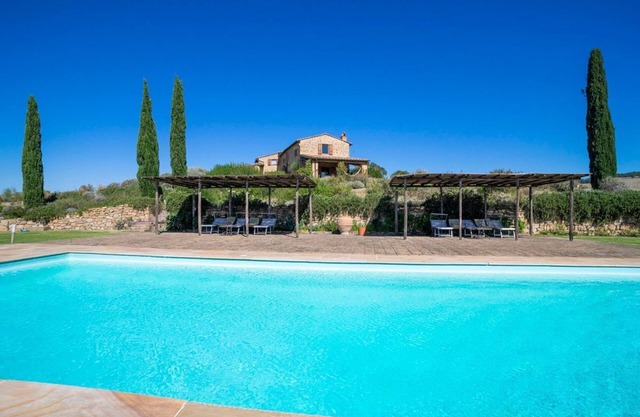 Podere Ginestra - Four Bedroom Villa, Sleeps 8