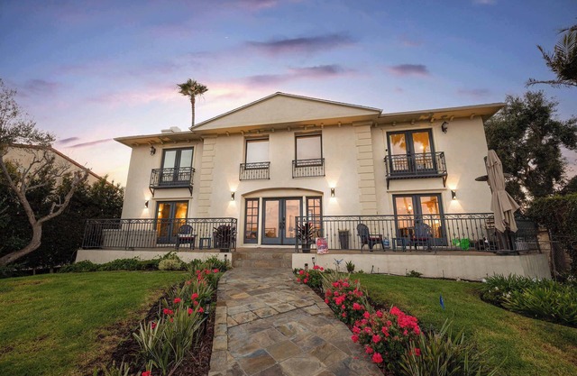 Point Loma Estate Overlooking Downtown | Hot Tub