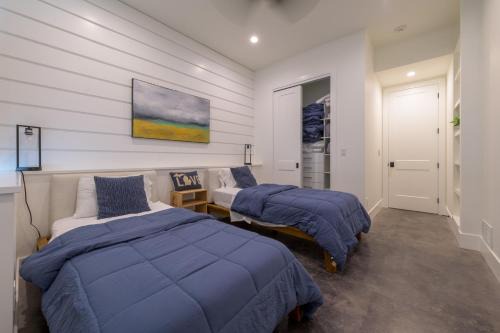 Polaris by the Lake- on famous North Beach