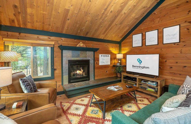 POLE06 - Classic Pole House Cabin, Dog Friendly, Private Hot Tub & Gas BBQ