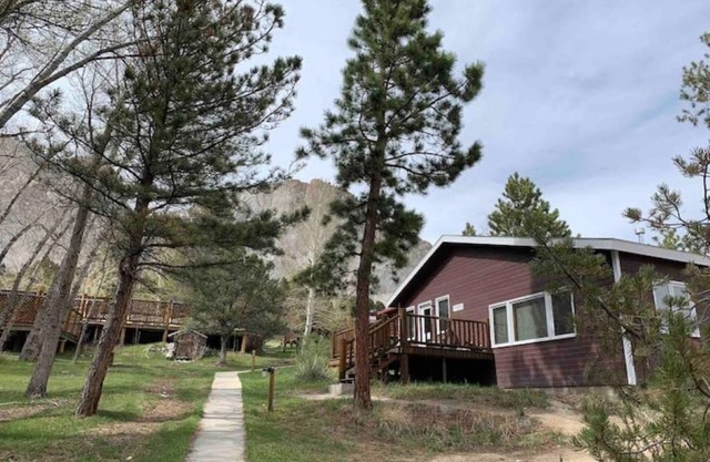 Pomeroy Cabin at Deer Valley with geothermal pool & more! Family & Pet Friendly
