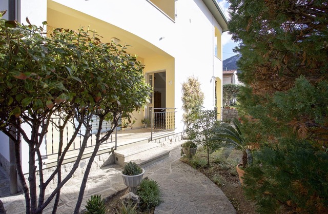 Pomonte La Posta large outdoor spaces and parking a few steps from the beach