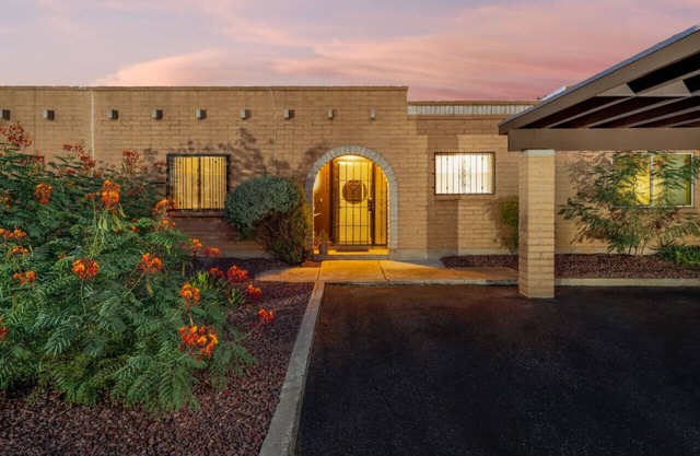 Pool/2 BR 2 BA/Near JW Marriott /Patio