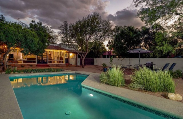 Pool/2BR 2BA/Historic & Charming/Fenced Yard