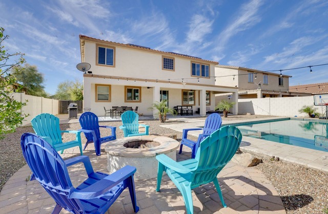 Pool, Fire Pit: Family Home in Goodyear!