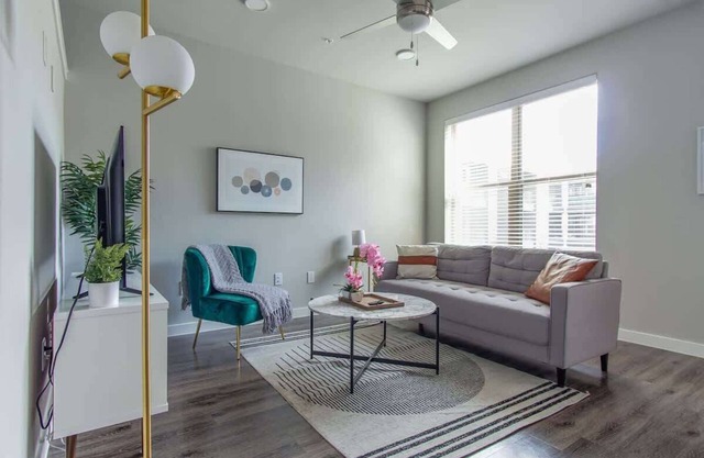 Pool + Gym + Parking 1BR King Suite C