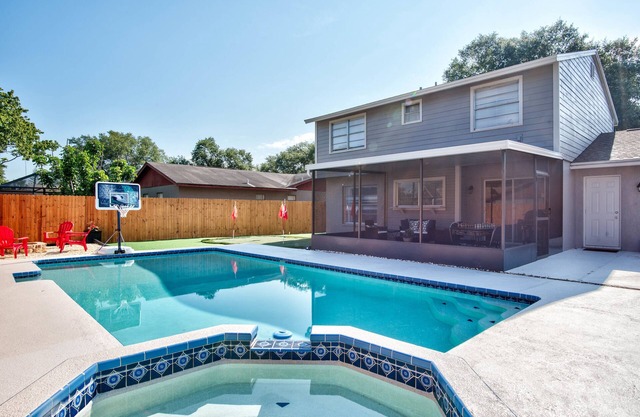 Pool, Hot Tub, Game Room & Mini Golf - 2 King Beds, Fun for the Whole Family!