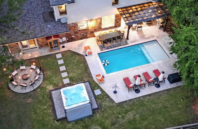 Pool~Hot Tub~Sauna~Game Room~near Lake Hefner