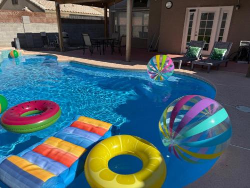 Pool House Newly Remodeled 3bed 3bath Near DT Summerlin and Red Rock