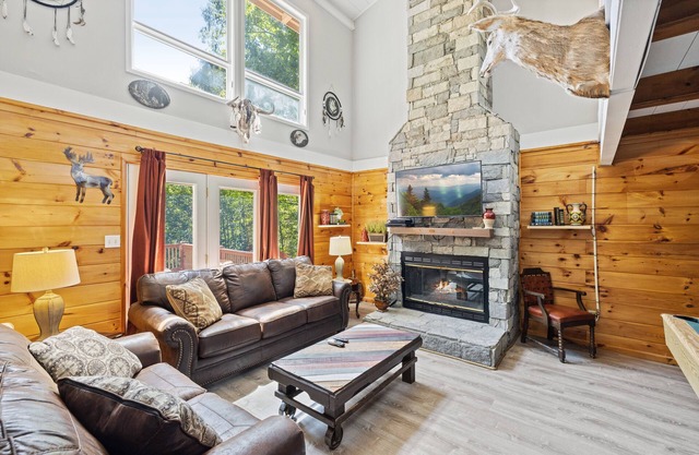 Pool Open for Summer! 2BR/2.5BA - Private Hot Tub! Tennis Courts!