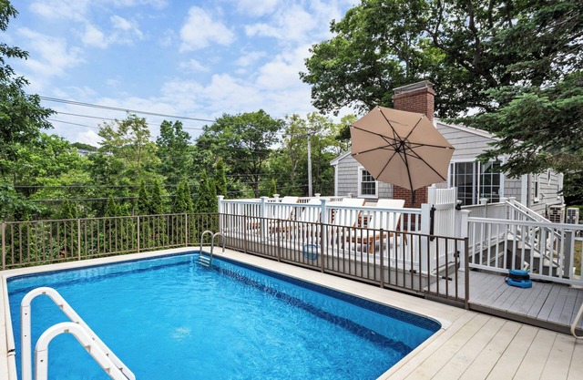 Pool open for the season! Single family home, 5-Min walk to Good Harbor Beach!