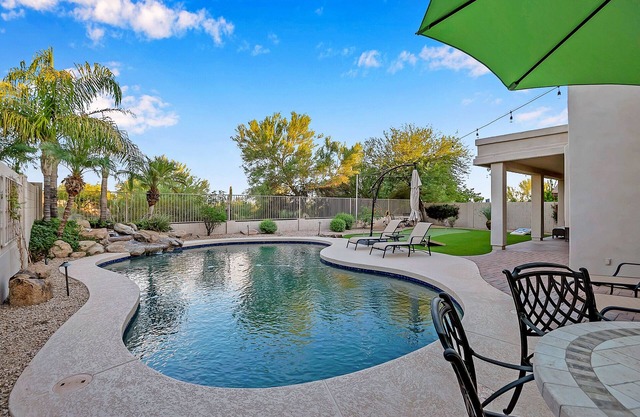 Pool, Putting Green, Arcade, Cornhole, Great Location at Phoenix Desert Ridge Retreat!