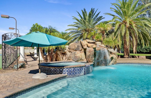 Pool Slide I Tennis Court I Putting Green I Luxury
