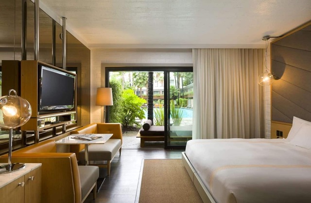 Poolside Cabana, The Hollywood Roosevelt, Close to Hollywood & Highland Center