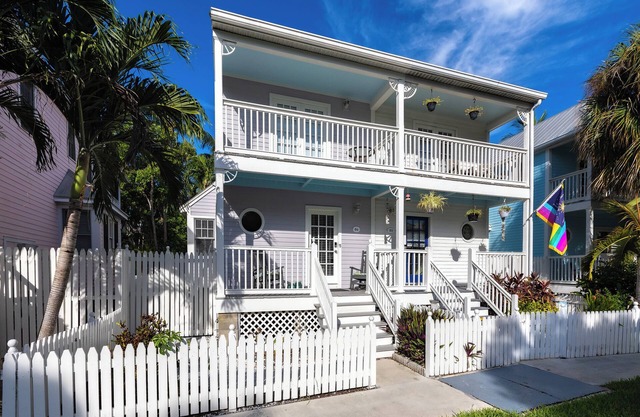 Poolside townhouse in Key West Golf Club