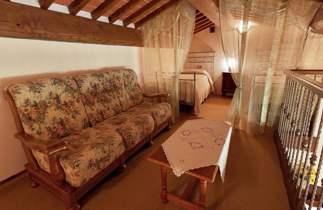 Poolside Vacation Home, Foiano