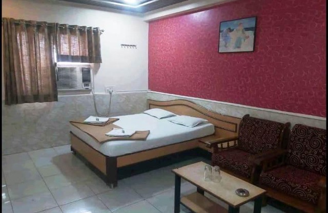 Poonam Lodging & Boarding
