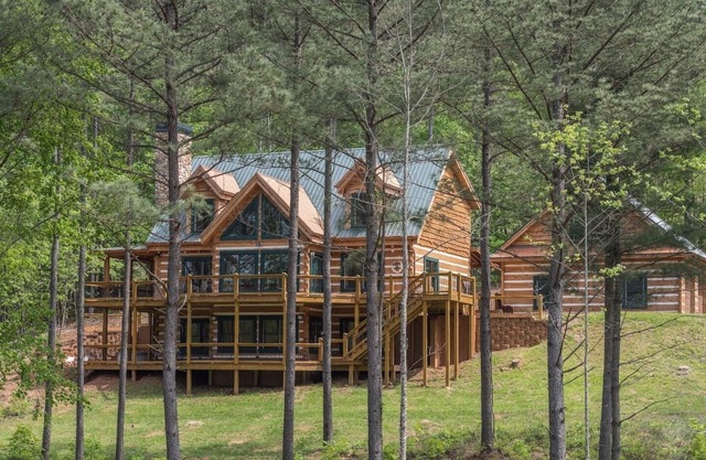 Pop's Mountain Lodge on Lake Nottley. 5 bdrms-Wifi- jacuzzi-outdoor fire pit