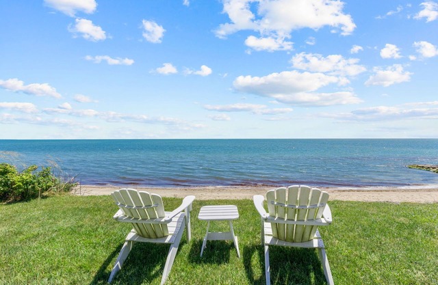 Popponesset Waterfront - Beachfront Home, 3 bedrooms, 2 baths, sleeps 6, A/C