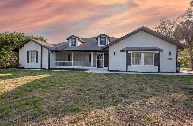 Port Charlotte Waterfront w/Dock 4br sleeps 12