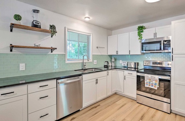 Porter Ave Getaway bungalow in Ogden Utah (Sleeps 5)