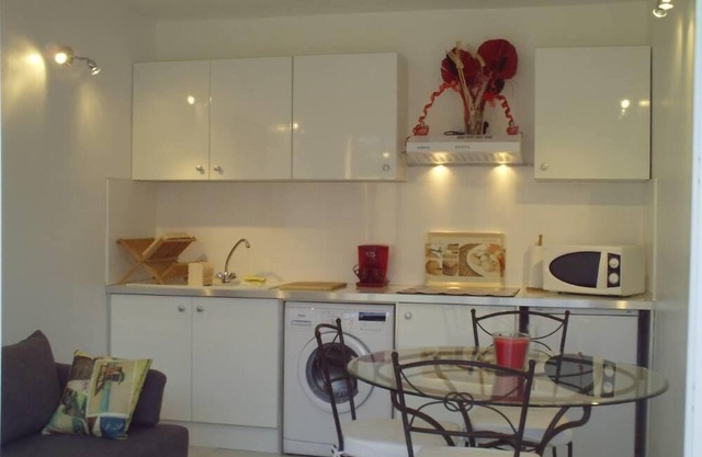 Porticcio: charming independent garden level recent villa free breakfast