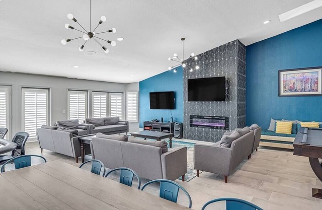 Posh Villa 8 Bdr X 5 Bth 16 Bds