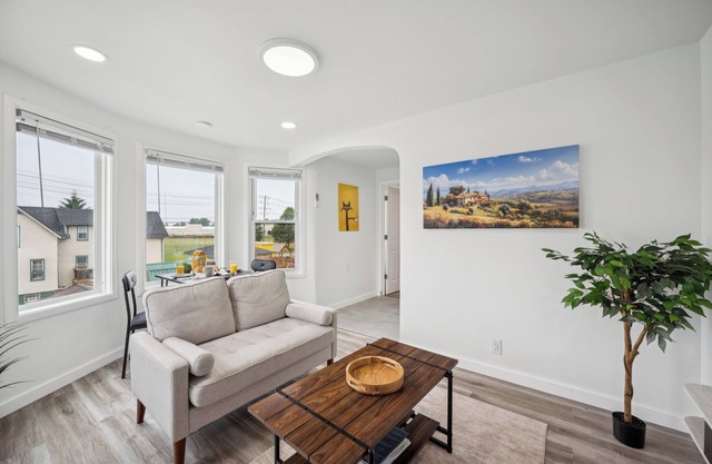 Practical Living - only 15min. drive from Detroit center w/o the downtown price!