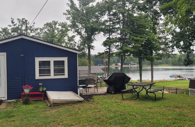 Pratt Lake Place: Pumpkin Spice & Crisp Air – Perfect Fall Getaway!