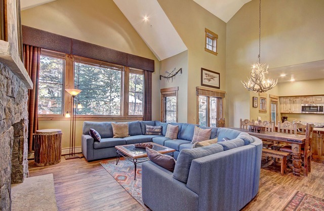 Premier 2-story Townhome Minutes From Winter Activities 3 Bedroom Townhouse by RedAwning