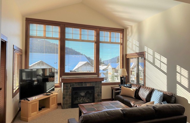Premier Ski-In/Ski-Out Condo at Sun Peaks Mountain Resort: 2BR, 2Bath, Hot Tub!
