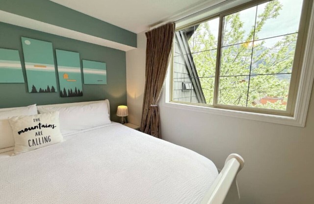 Premium 2-Bedroom Townhouse+ Mountain Views