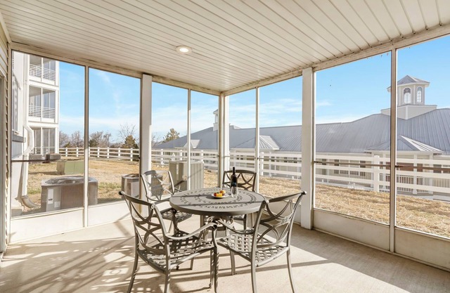 Premium Condo w Screened Porch-Table Rock Lake Access-Free Attraction Tickets!