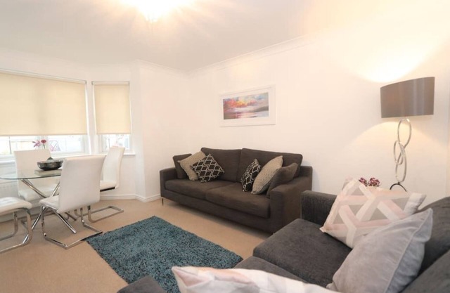 Premium ground floor 2 bedroom apartment - Fast WiFi