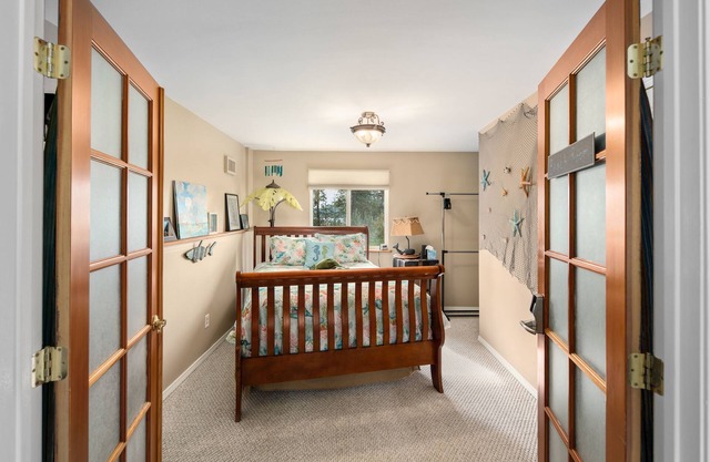 Premium Lodging Located Just Outside Of Kettle Falls WA, Queen bedroom suite