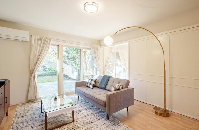 Premium Palo Alto 1BR w/Patio, close to Restaurants, by Blueground