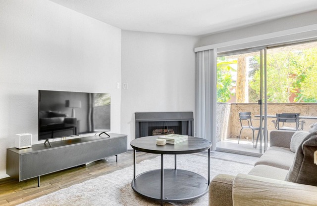 Premium Pasadena 2BR w/Gym & Pool, nr Colorado Ave, by Blueground