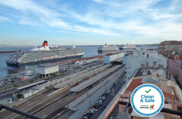 Premium sunny apartment with 2 outside terraces in the center of Lisbon