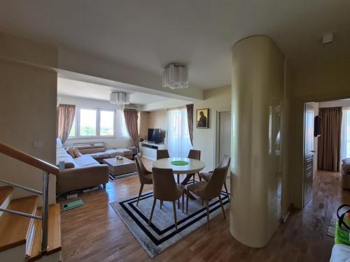 President Apartment River View