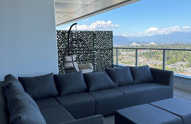 Prestigious 2BR Penthouse: Iconic City Views