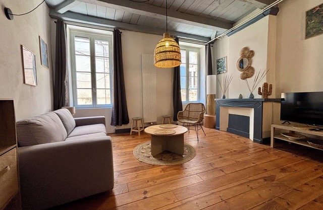 Pretty house in the historic district of Cahors close to shops