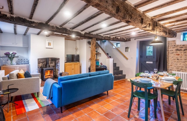 Pretty Norfolk Cottage in Coastal Village - Romantic, Dog & Family Friendly