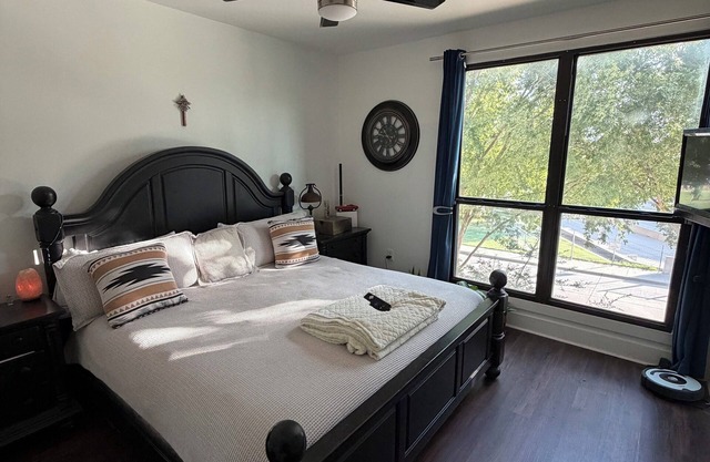 Prime and convenient 1-bedroom apartment in fabulous Oak Lawn Dallas!