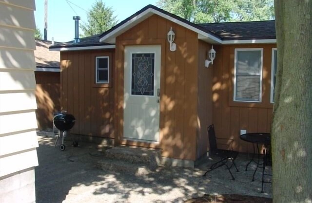 PRIME DATES AVAILABLE 300 FT.TO PACKARD PARK OR OAK ST BEACHES. CLOSE TO TOWN