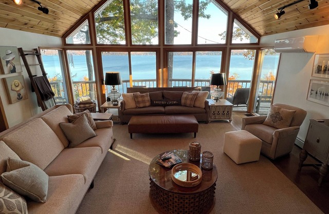 PRIME FALL & WINTER OPENINGS-BEAUTIFUL LAKE RETREAT-SLEEPS 20