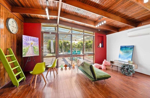 Prime Glen Huntly Beauty - 4BR Family Home w pool