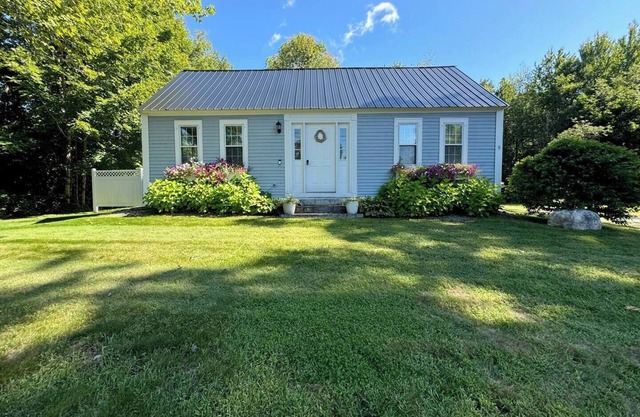 Prime Leaf Peeping Locale: Near Mountains, Trails, Lakes & Fall Festivals